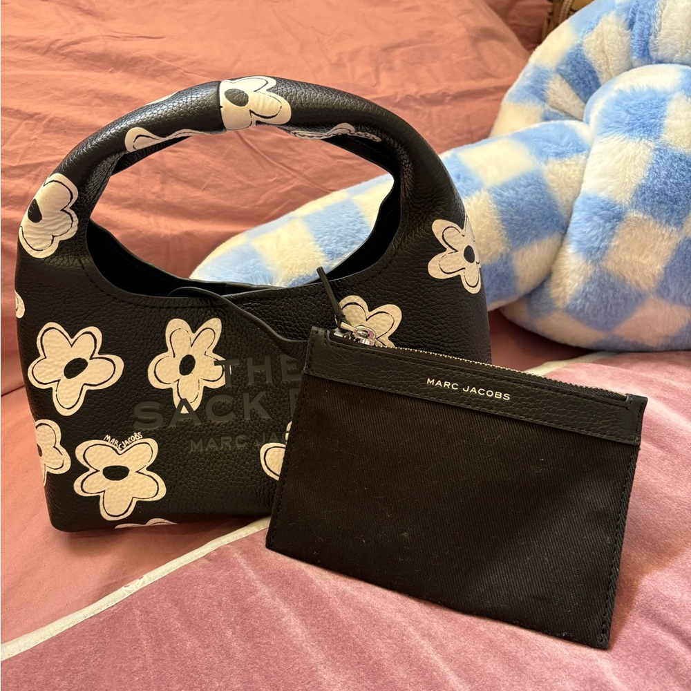 Marc Jacobs Black and White Floral Shoulder Bag - Picture 3 of 4